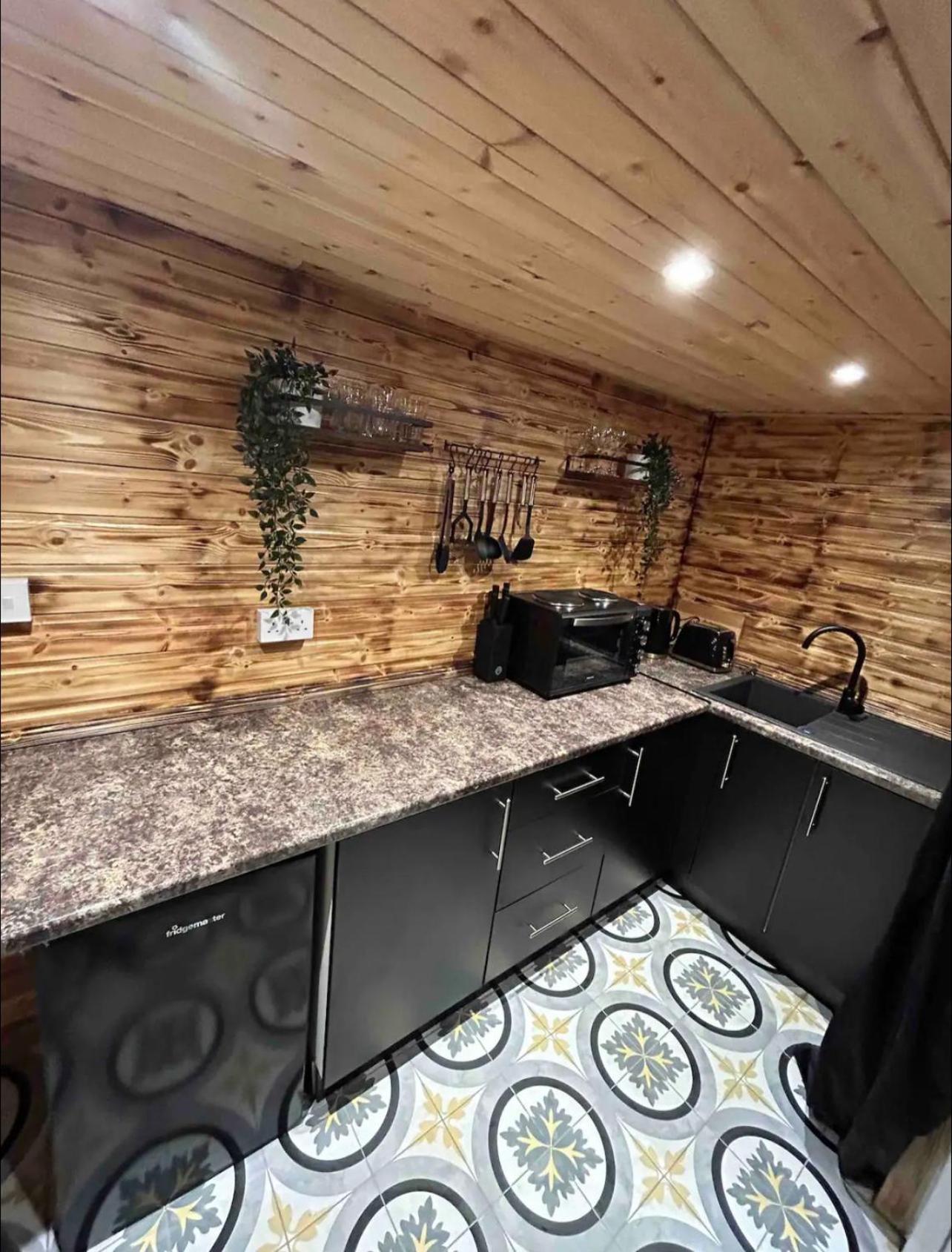 Cozy Cottage With Hot Tub! Cadnam Екстериор снимка