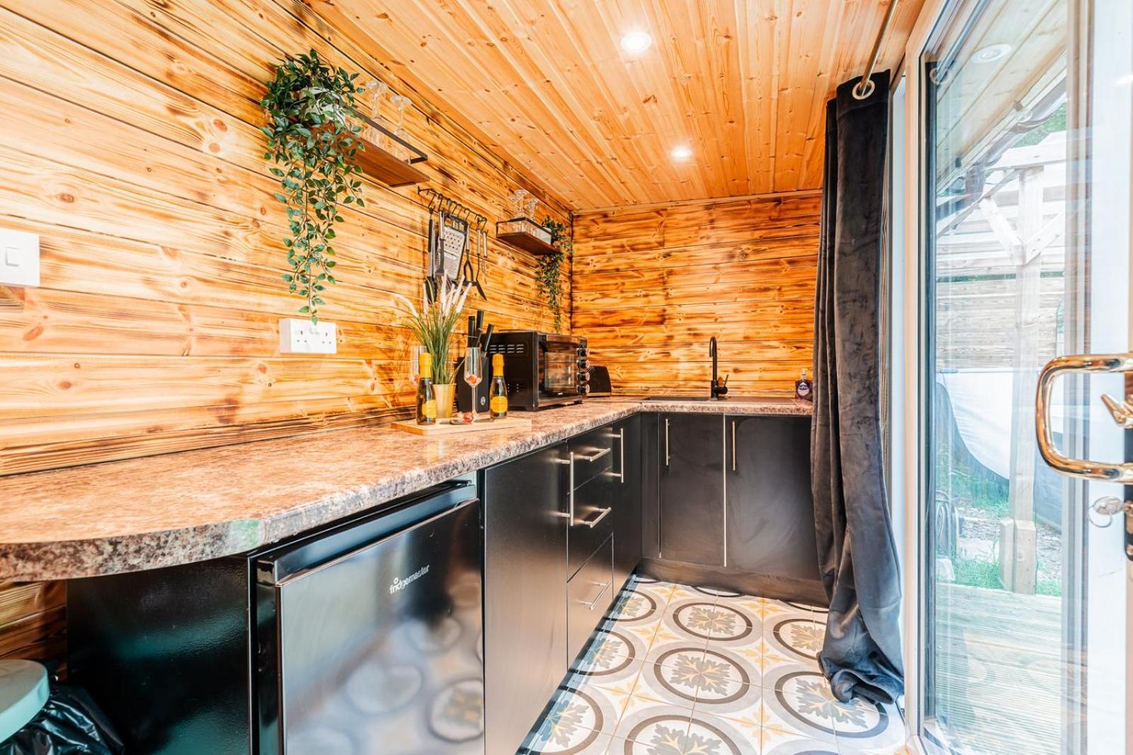 Cozy Cottage With Hot Tub! Cadnam Екстериор снимка