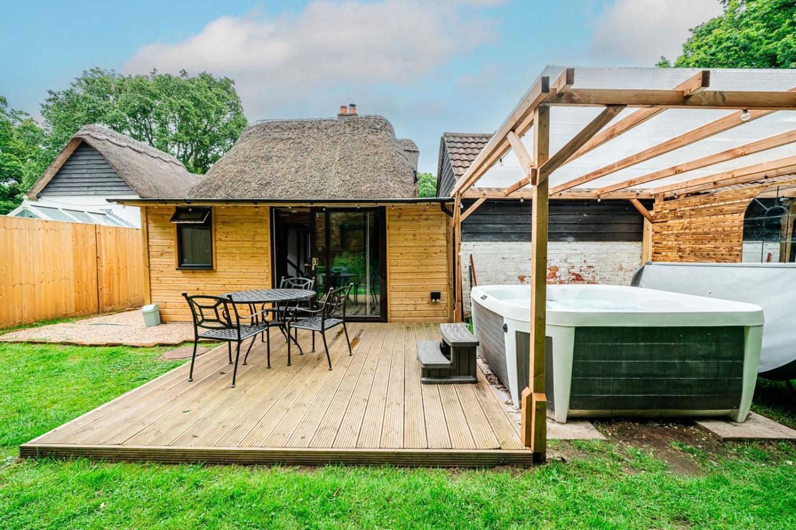 Cozy Cottage With Hot Tub! Cadnam Екстериор снимка